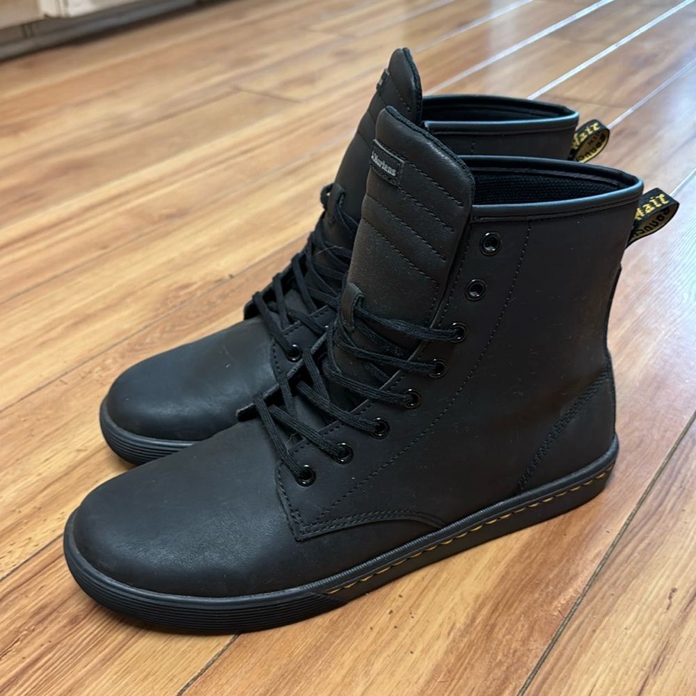 Dr. Martens Women’s 11